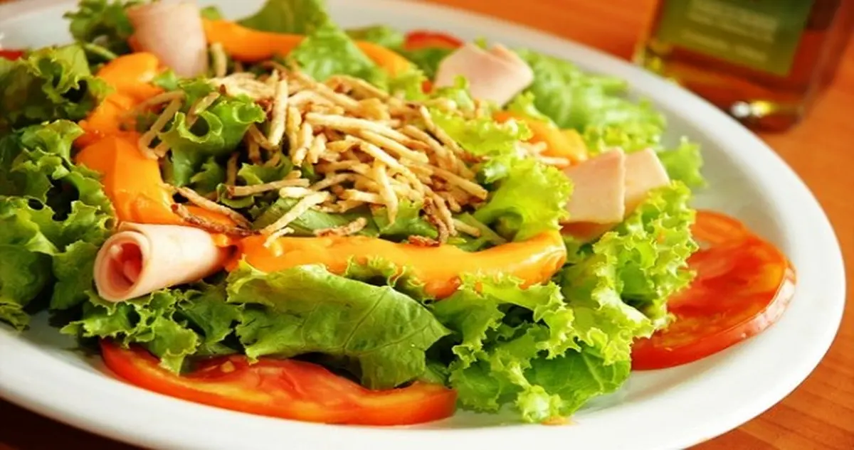 prato saudável com alimentos locais e sustentáveis — alimentação sustentável reduz poluição